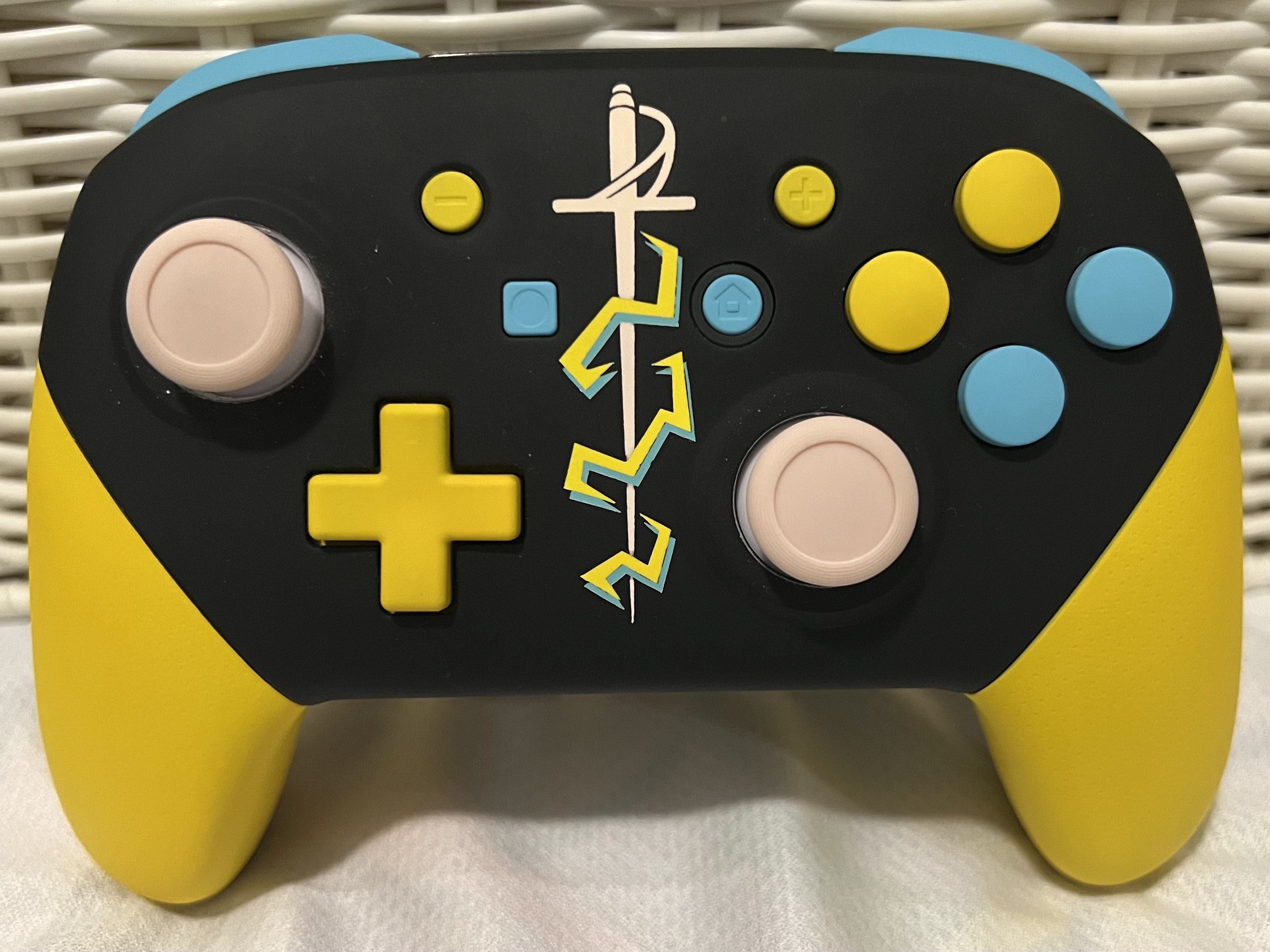 Custom OC-themed Nintendo Switch pro controller